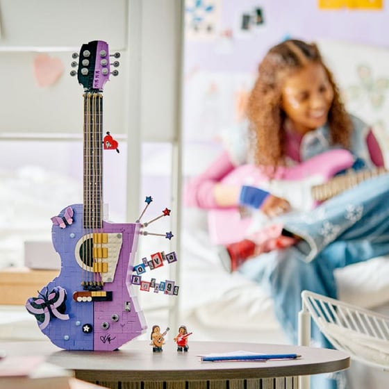 LEGO® Editions Olivia Rodrigo’s Dual Guitar (43031) image 2