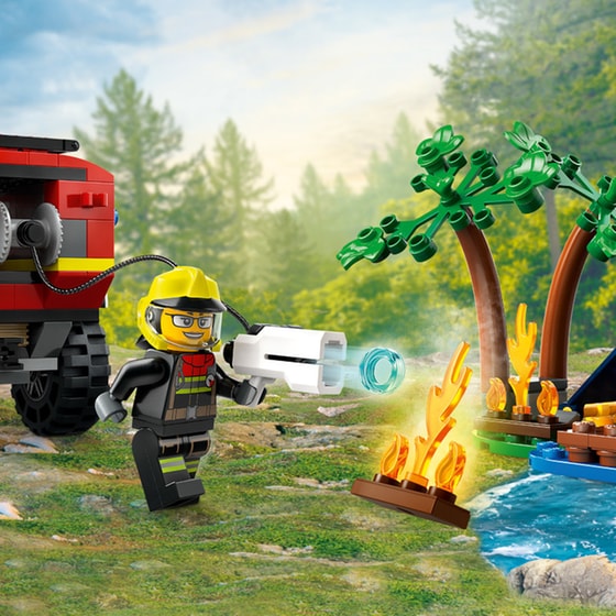 LEGO® City 4x4 Fire Truck with Rescue Boat (60412) image 10
