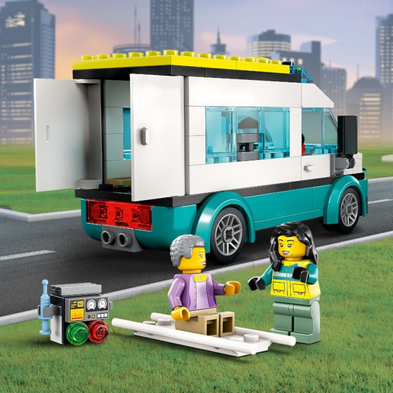 LEGO® City Police Emergency Vehicles HQ (60371) image 12