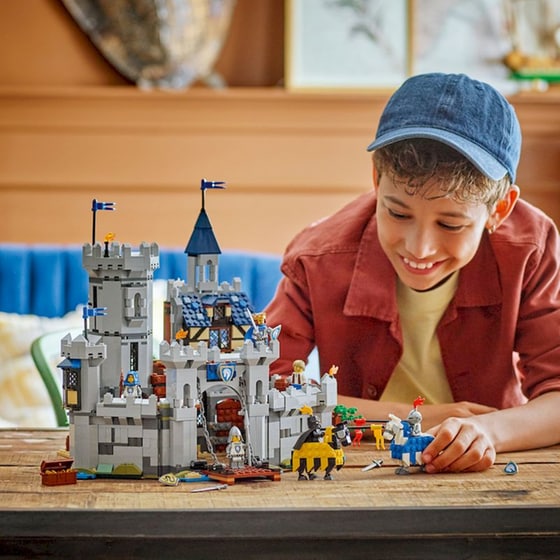 LEGO® Creator 3σε1 Μεσαιωνικό Κάστρο Ιπποτών των Αλόγων (31168) image 3