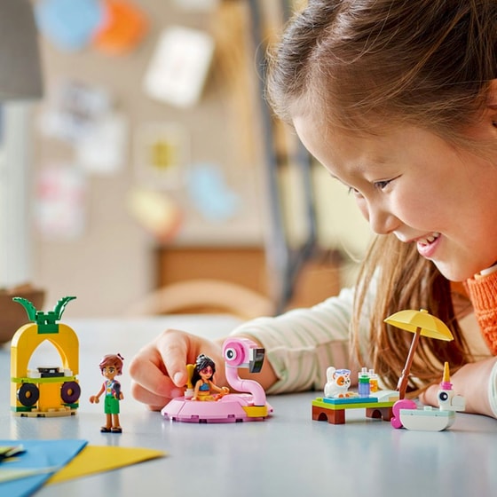 LEGO® Friends Unicorn & Flamingo Pool Party (42658) image 12