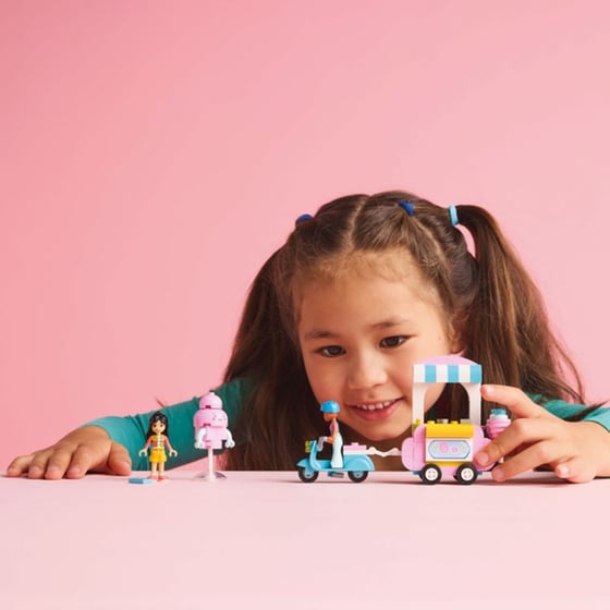 LEGO® Friends Cotton Candy Stand and Scooter (42643) image 10