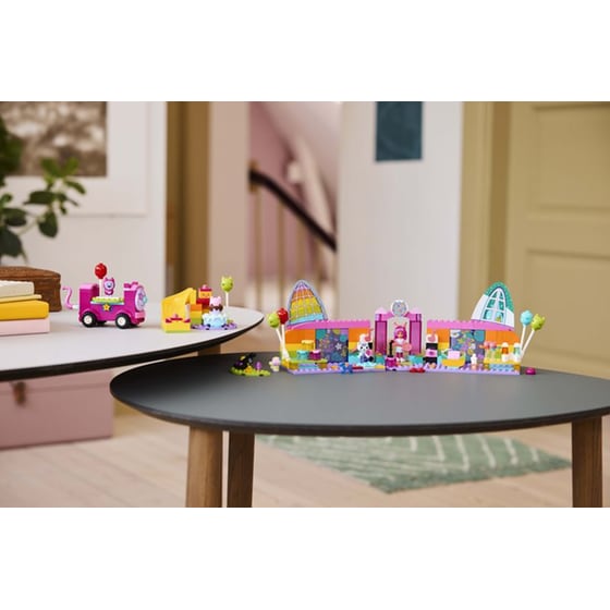 LEGO® Gabby's Dollhouse Gabby's Party Room (10797) image 12
