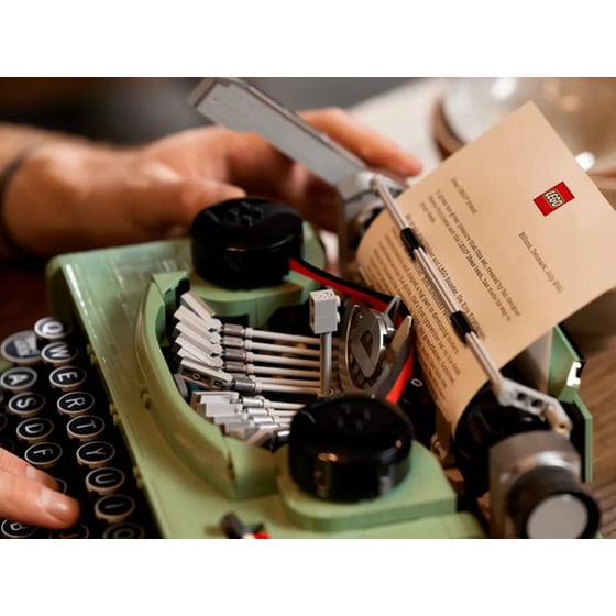 LEGO® Ideas Typewriter (21327) image 5