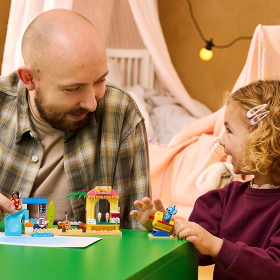 LEGO® Beach Fun with Lilo & Stitch (43280) image 15