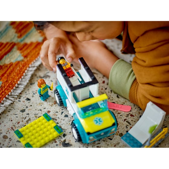 LEGO® City Emergency Ambulance and Snowboarder (60403) image 8