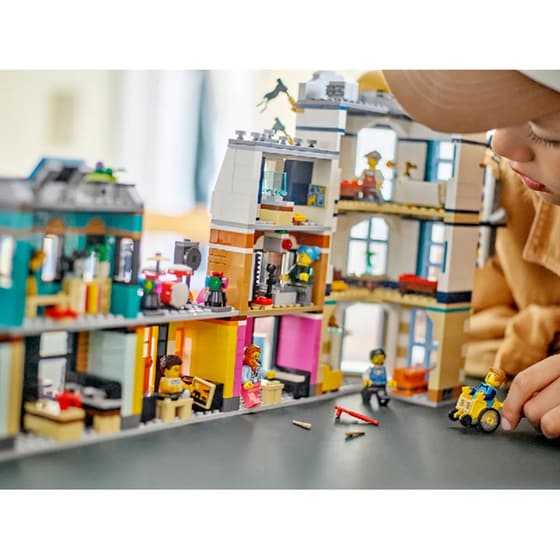 LEGO® Creator Main Street (31141) image 3