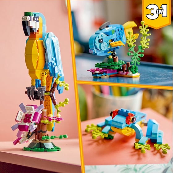 LEGO® Creator 3in1 Exotic Parrot (31136) image 1